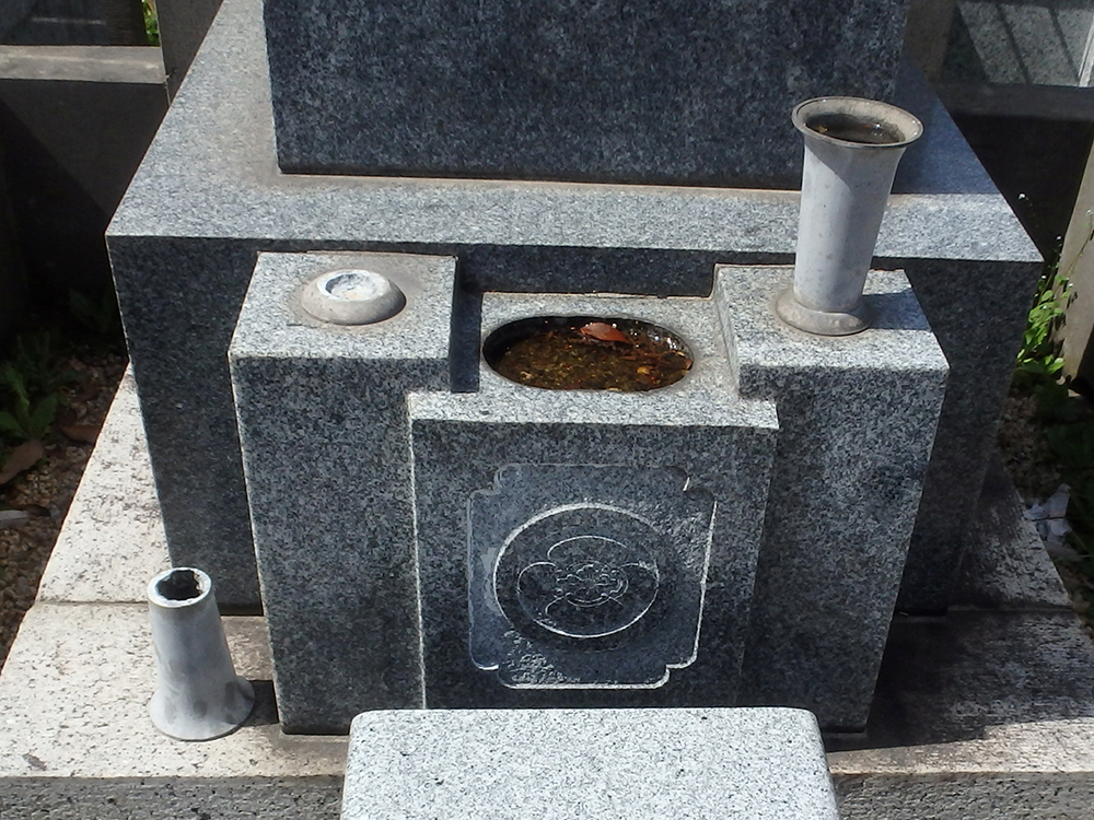 花立交換前 お墓 修繕工事