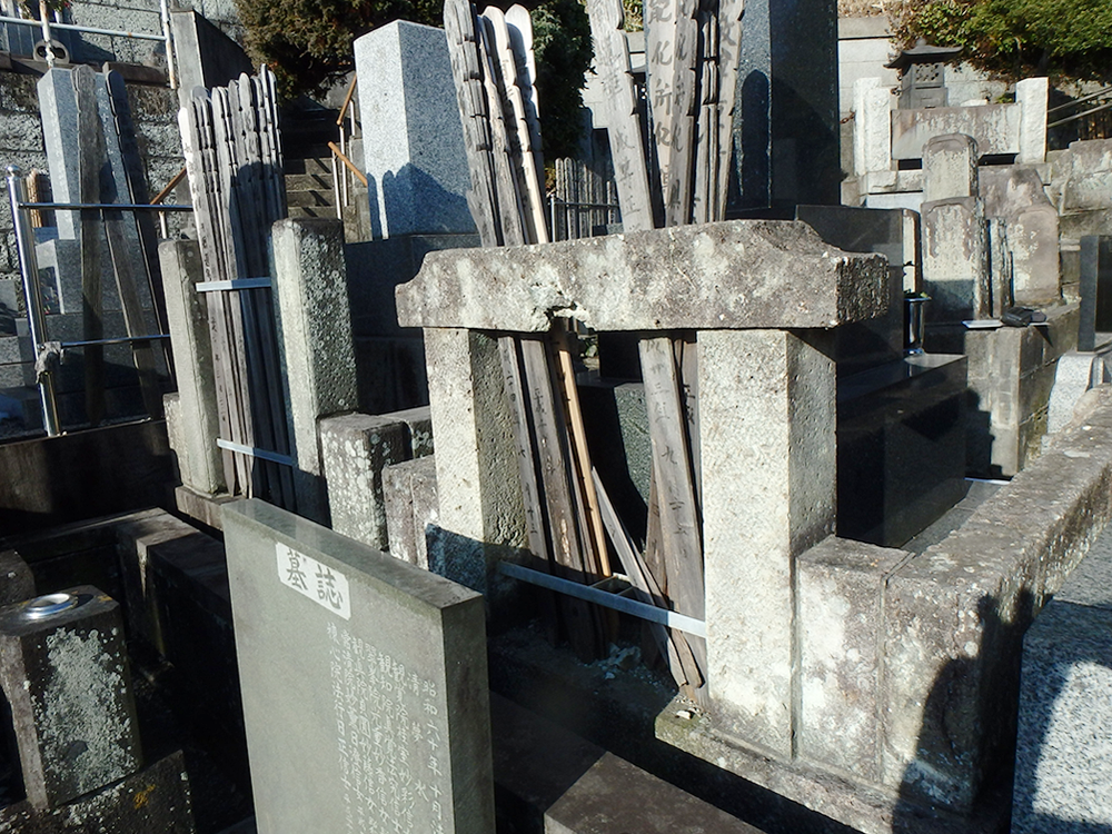 卒塔婆立交換前 お墓 修繕工事
